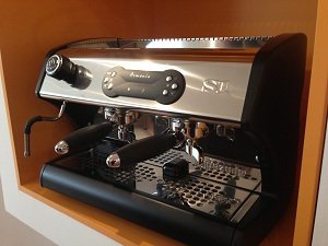 Machine expresso noir Armonia La Spaziale S1-eP pour café moulu