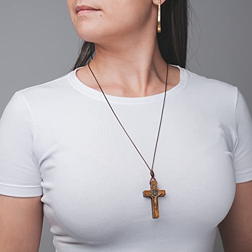 Intercession Crucifixo de madeira em corda - Feito no Brasil (St Bento - 5 cm)