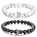 Produktbild Lv.unique Paar Armband Naturstein Perlen Armband Armband mit CZ Krone und Königin Partner Armband schwarz matt Achat Weiß Howlith 8 mm Perlen Armband (Black + White)