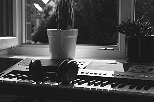 SCALES NOTES and CHORDS tutorial book for KEYBOARD and MIDI: Producers and composers music guide on Chord progression, Scales, Notes and Basics