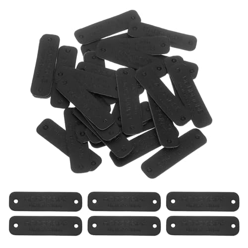 QUARKZMAN 30pcs Etiquetas de Cuero, Etiquetas de Piel Sintética Hechas a Mano con Agujero en Relieve Placas Personalizadas para Adorno DIY Costura Manualidades, 55x15mm, Negro