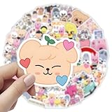 Lot de 54 autocollants mignons : Contient 54 adorables autocollants de dessins animés aux motifs variés, mettant en scène de mignons chiots. Leur style apaisant et leurs couleurs vives en font des autocollants parfaits pour décorer au quotidien et réaliser des collages.