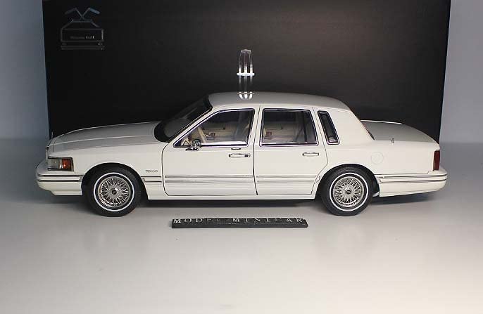 Amazon.co.jp: Lincoln 1/18 Lincoln Town Car : Hobbies