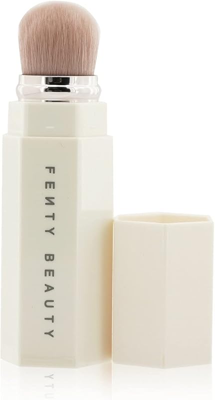 Por RIHANNA Pincel portátil de contorno y corrector 150