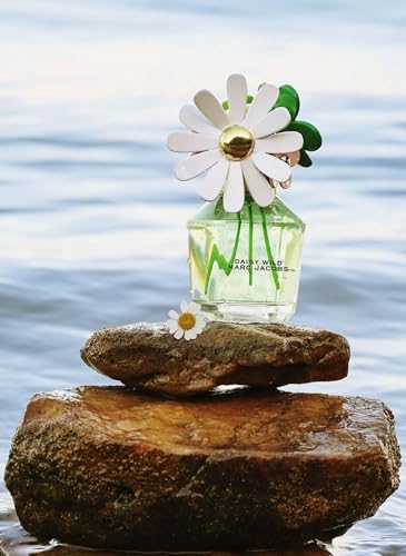 Image of Marc Jacobs Daisy Wild Eau de Parfum - Adventurous Floral Women's Perfume - With Notes of Banana Blossom Accord, Jasmine & Macadamia Accord, Sandalwood & Vetiver des Sables