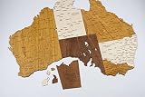 2D Drewniana mapa Australii - wielowarstwowa, wielokolorowa witraża, grawerowane imiona, dekoracja ścienna do biura, salonu, przedpokoju (70 x 55 cm)