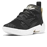 The durable rubber outsole has a new tread pattern. It's designed to help keep you low to the ground and ready to react to the game's changing tempo.