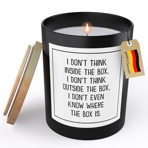 (HANDGEMACHT) Lustige Spruchkerze Frauen Geschenk Deko Männer Englisch Think Outside The Box Geburtstag Weihnachten Sojawachs Kerze im Glas Schwarz Duftkerze Statement (VEGAN, ZITRUS)