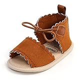 El diseño de cordones facilita ponerse y quitarse nuestros zapatos de bebé y, sobre todo, permanecer en los pies de tu bebé