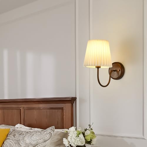 Aplique de pared a pilas plisado para iluminar y decorar tu dormitorio sin cables 2