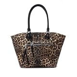 Bolso de mujer de la marca XTI. Fabricado en material que imita la piel con estampado animal print, para un look atrevido y con personalidad
