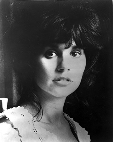 Linda Ronstadt Portrait in Classic Photo Print (8 x 10)