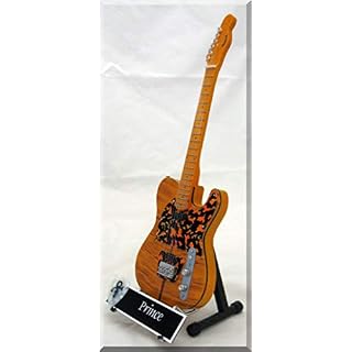 PRINCE Guitare Miniature Hohner avec médiator - Les Beatles, Paul McCartney, John Lennon, RIngo Starr, George Harrison PRINCE Guitare Miniature Hohner avec médiator – Image 2
