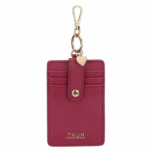Dona un tocco di stile e personalità ai tuoi look con la selezione di Accessori Donna firmata THUN con complementi raffinati per impreziosire ogni outfit in qualsiasi occasione Dagli accessori eleganti a complementi più semplici per accompagnarti con stile e carattere in ogni tua occasione quotidiana