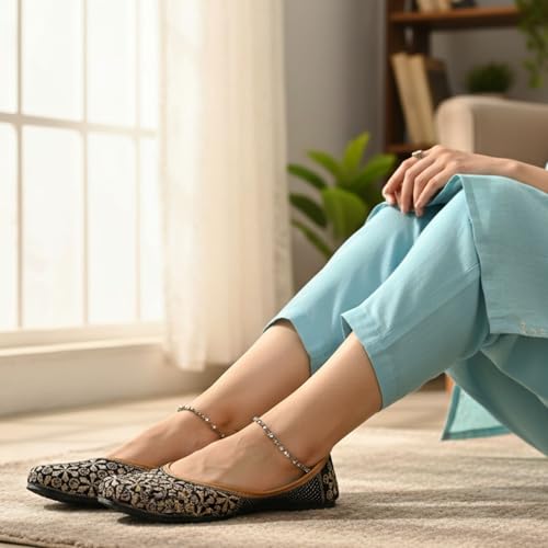 Image of DFR Women Embroidered Mojari Juttis