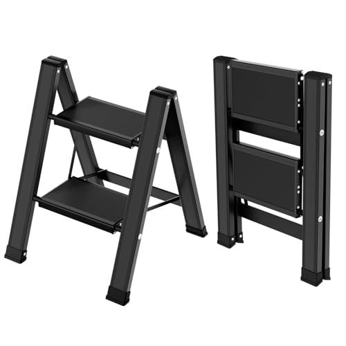 KULACO - Scala pieghevole in alluminio a 2 gradini, scala antiscivolo per la casa, scala multifunzionale portatile nera, scala pieghevole resistente fino a 150 kg per cucina, bagno, giardino e