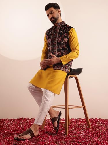 Kurta moutarde homme en coton et pyjama blanc avec veste velours