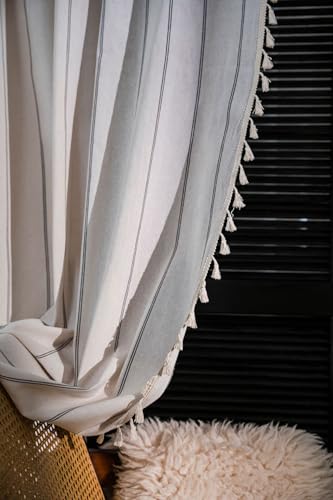 Rideau semi-occultant à rayures blanches avec pompons pour salon