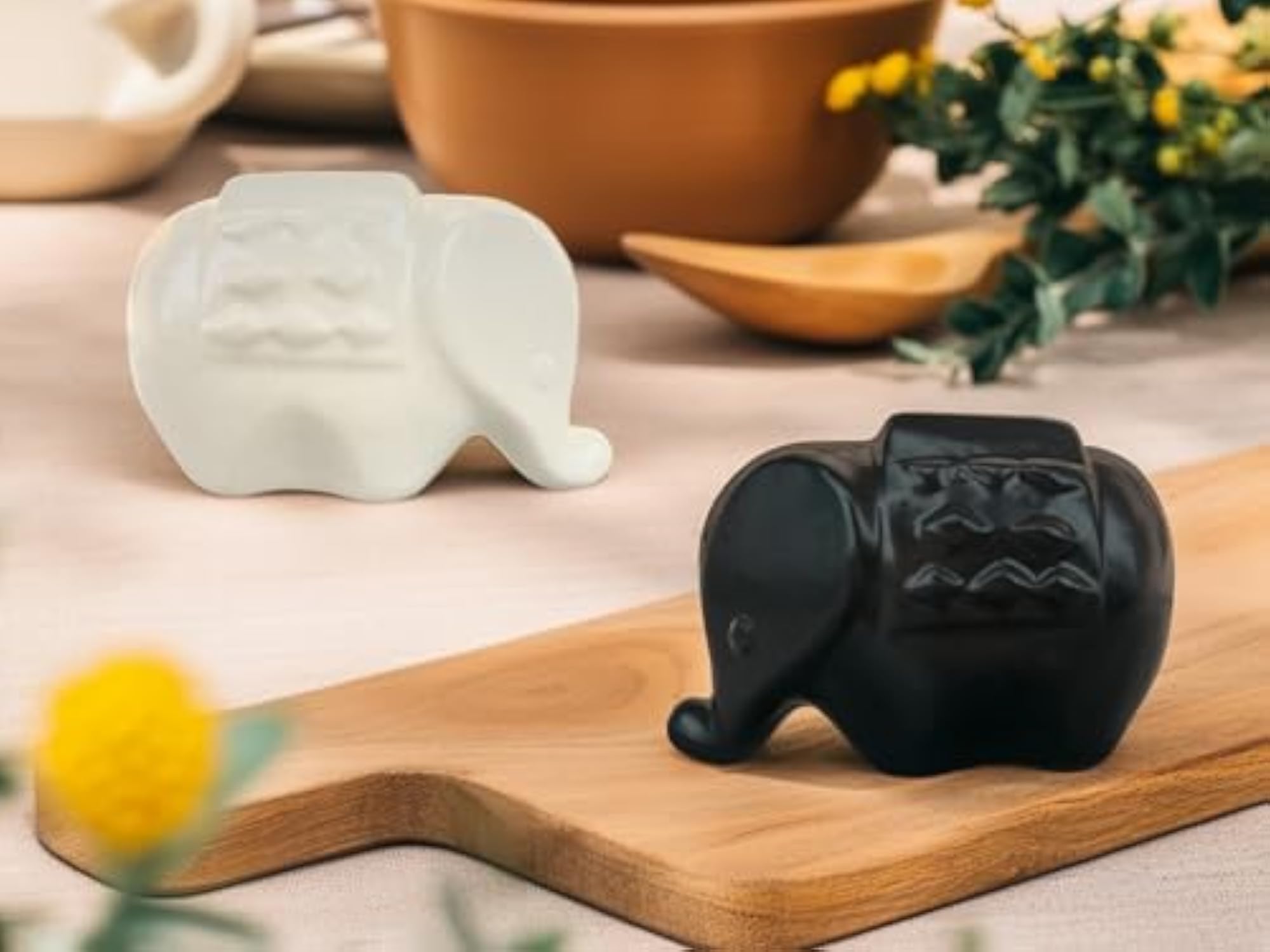 Ceramic Salt & Pepper Shaker Set, Black & White, Set of 2