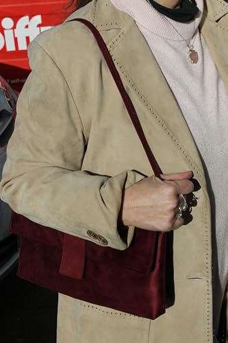 Pochette daim bordeaux Loni pour vos sorties et soirées chic - 3