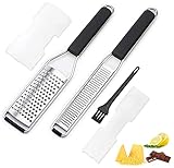 【Herramientas de Cocina Multifuncionales】- haga una comida exquisita, use un rallador para convertir el queso en migajas de queso esponjosas y espolvoree sobre pizza o sándwiches; espolvoree un poco de chocolate sobre el postre; al hacer carne, espolvoree un poco de jengibre, Ajo picado; incluso puedes raspar las manchas quemadas de las galletas y las tostadas. ¡Cambia un poquito tu vida!