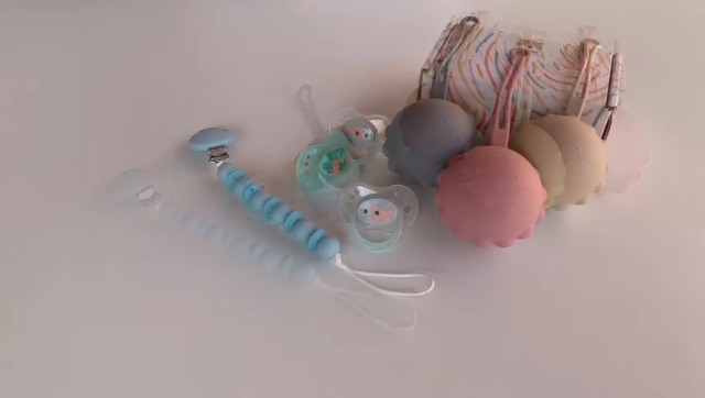 Portaciuccio HappyDoo Set 3 Pezzi - Silicone Alimentare, Con Catenella E Confezione Regalo - Foto 9