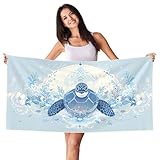 【GRANDE】- Esta toalla de playa portátil mide 150 cm x 75 cm, lo suficientemente grande para niños y adultos. Es muy ligera y no te pesará. Es la toalla de viaje perfecta para vacaciones en la playa o camping.