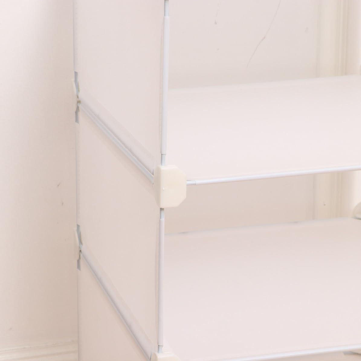White Resin Wardrobe Shelf Closet Organizer 4 Layers 1 Column