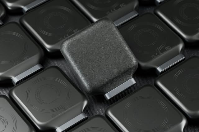 Xoopar Iné Oda Batería Magnética 5000 mAh de Piel Reciclada - Negro | Batería magnética de 5000 mAh en piel reciclada: recarga tu móvil 2 veces, puertos USB-C y Lightning