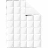 Utilisation optimale de l'espace grâce à la taille ajustée de 150 x 200 cm, parfaite pour les lits simples ou doubles. La couette de poids moyen de 1 700 g offre une chaleur douillette sans surchauffe – Fabriquée pour les couples et les personnes allergiques dans une maison urbaine moderne.