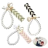 【DESIGN ÉLÉGANT】Le porte-clés pour femmes avec perles et rubans en tissu apporte une touche stylée à vos clés ou à votre sac. Les couleurs vives associées à des détails discrets créent un look frais et charmant qui attire immédiatement le regard.