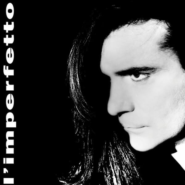 19 titoli senza precedenti, con autentiche rarità, live e album studio mai pubblicati in vinile. Un percorso nelle canzoni, nelle storiche interpretazioni e nelle trasformazioni dell’Artista più rivoluzionario e libero della musica italiana. Un’occasione unica. In ogni uscita un inedito e prezioso fascicolo, con il viaggio emozionale e poetico nei testi delle canzoni. All’interno foto di repertorio e immagini iconiche!
