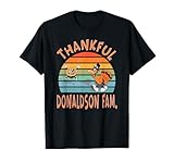 Die Idee hinter diesem Comic-Logo ist es, Mitgliedern der Donaldson-Familie personalisierte Kleidung anzubieten, basierend auf dem Thema Thanksgiving-Partys. Mit der Aufschrift 