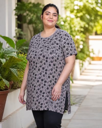 Image of In Love Women's All-Over Printed Cotton Plus Size Longline T-Shirt with Pockets