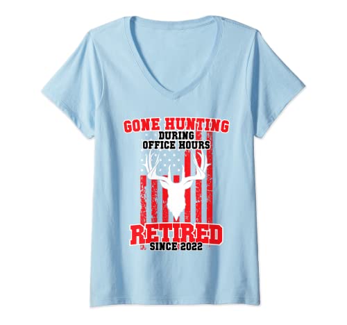 Mujer Se ha ido a cazar durante el horario de oficina retirado desde 2022 Camiseta Cuello V