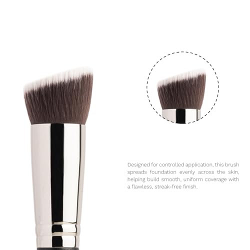 Image of PAC Foundation Brush 006