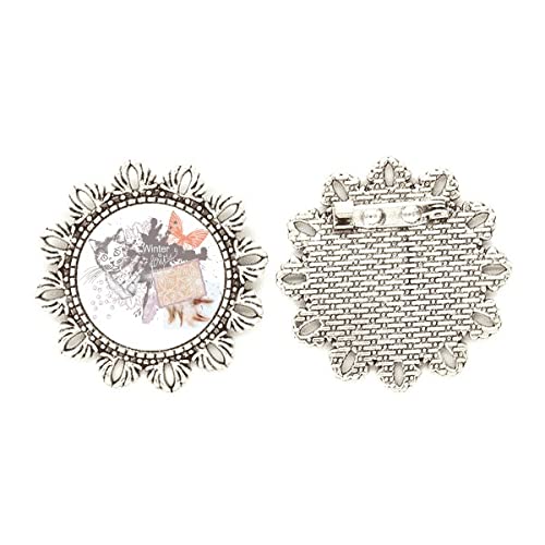 Broche de plata con diseño de gato pequeño, una obra de arte medium