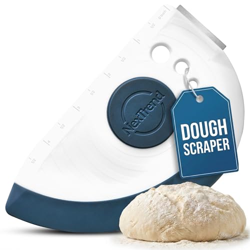 Nextrend BakerScraper – 5イン1 フレキシブルボウル&ベンチスクレーパー ステンレススチールエッジ 面取り定規&ハーブストリッパー – BPAフリー 食器洗い機対応 (ブルー)の商品画像（Amazon）