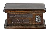 Realizzato pensando alla durabilità: Questa urna di legno, realizzata in betulla, non è solo un vaso; è un tributo duraturo. La solida base in legno offre resistenza, mentre le maniglie in ottone e le decorazioni a forma di ghirlanda ne aumentano il fascino estetico. Realizzata a mano per la longevità, questa urna è una testimonianza di qualità.