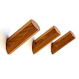 DETAILS Hergestellt in Berlin aus hochwertigem Eichenholz und mit Hand geölt und poliert. Die Garderobenhaken können nach Belieben angebracht werden.