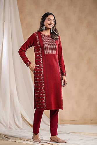 Image of Ishin Womens Polyester Regular Fit Jacquard Style Geometric Pattern Straight Winterwear Kurta