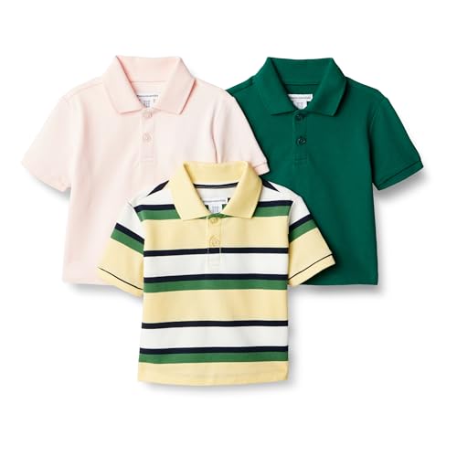 DETTAGLI: il collo della polo presenta una chiusura funzionale con due bottoni. Può essere indossata infilata nei pantaloni o no, con ampi spacchi sull'orlo.