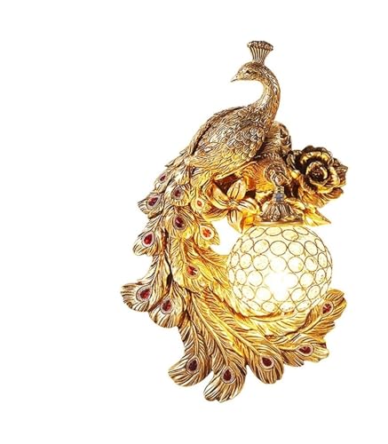 Luminaire rétro en résine dorée pour habiller un mur de salon vide
