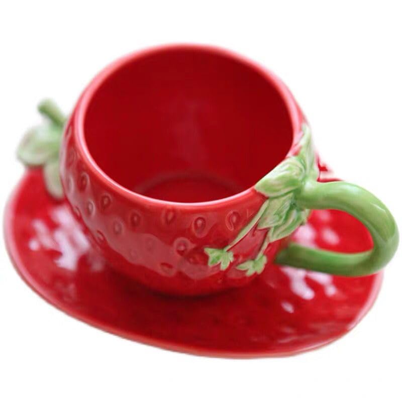 Tasse à café et soucoupe fraise en céramique le cadeau gourmand parfait