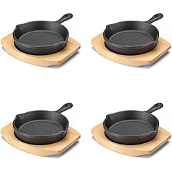 Mini Cazuela De Hierro Fundido Navaris Mini sartenes de hierro fundido - 4x sartén para huevos tortillas pancakes muffins - Con base de madera - Apta para horno y bbq - ? 10,2 cm