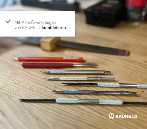 BAUHELD Anreissnadel Metall 150mm [Made in Germany] - Reißnadel mit eingelöteter Hartmetall-Spitze - Anreißwerkzeug aus Stahl [Inklusive Tischler-Bleistift] - Mit Befestigungsclip und Schutzkappe