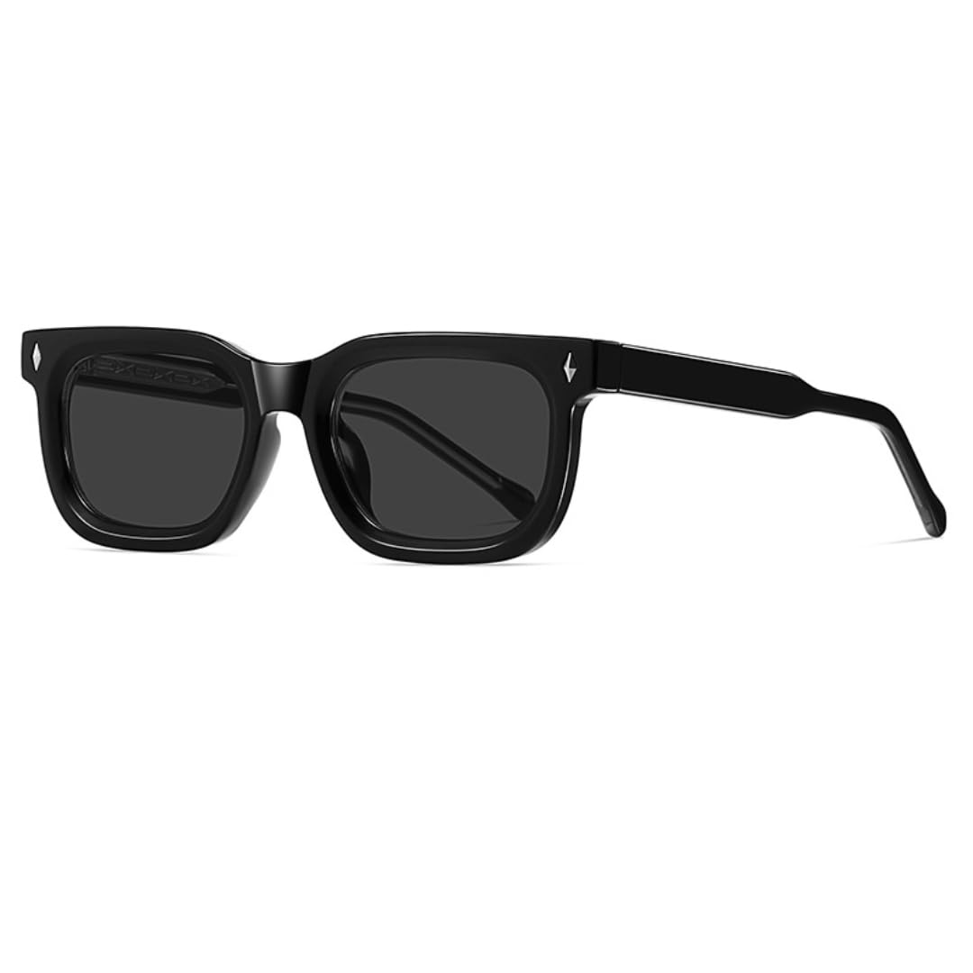 Gafas de sol estilo punk vintage conduciendo