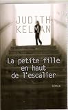 petite fille escalier  La petite fille en haut de l\'escalier