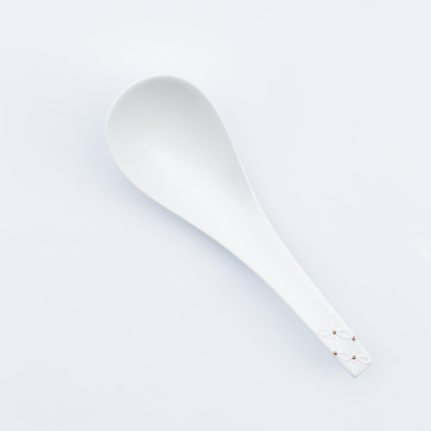 Arita Ware R2347 Kinuemon Kiln "Ultimate Astragus" Cloisonne Pattern (White/White) Diameter Approximately 6.3 inches (16 cm), Lotus Spoon, Ceramic 20th Anniversary Design, Microwave and Dishwasher