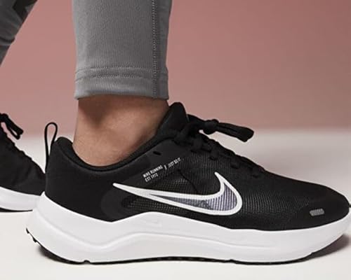 Nike Downshifter 12, Scarpe Da Ginnastica Bambini E Ragazzi, Nero (Black White Dk Smoke Grey), 38 Eu - 2